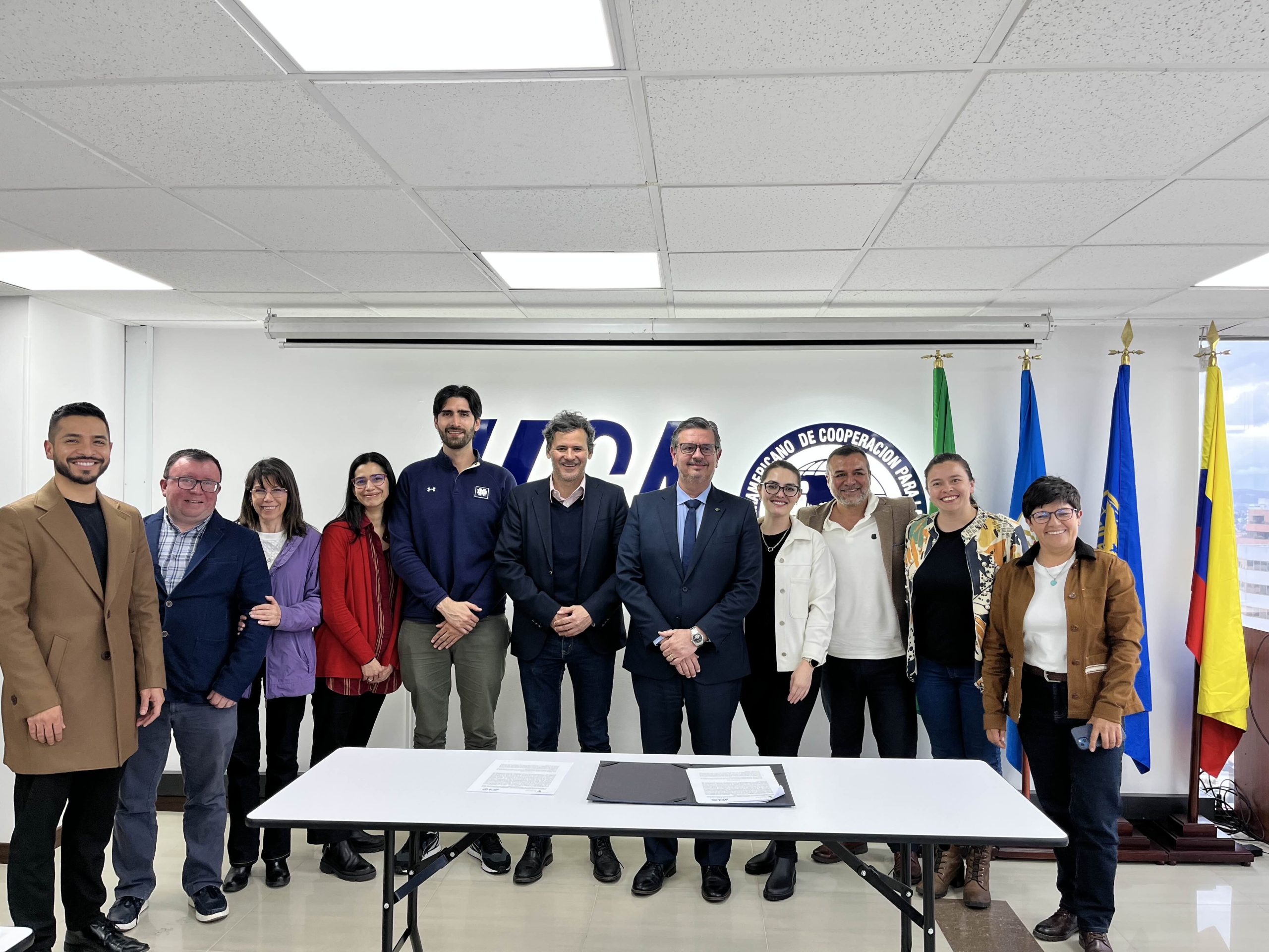 Rimisp y el IICA firman acuerdo para potenciar el sector agrícola en Colombia